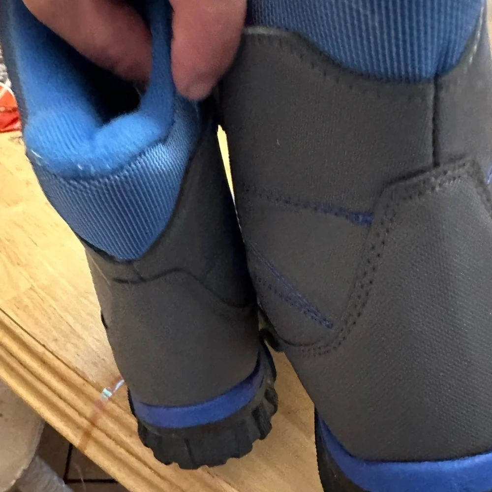 Kids' Waterproof Black and Blue Snow Boots sz 4